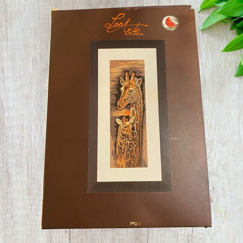 LANARTE CROSS STITCH Giraffe ANIMALS COLLECTION KIT MOTHER AND BABY  6.8" X 20"